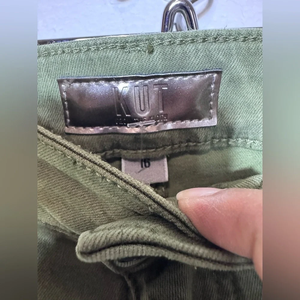 Kut From The Kloth Women's Catherine Shorts Olive Size 16 - Picture 3 of 10